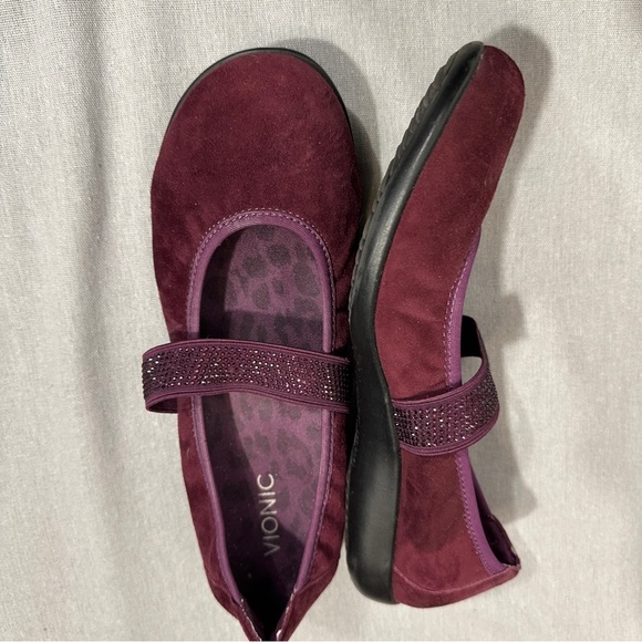 Vionic "Fern" wine colored Mary Jane flats, Orthaheel, embellished, suede, sz 10 - Picture 2 of 7